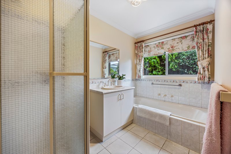 Photo - 24 Stirling Drive, Lake Gardens VIC 3355 - Image 14