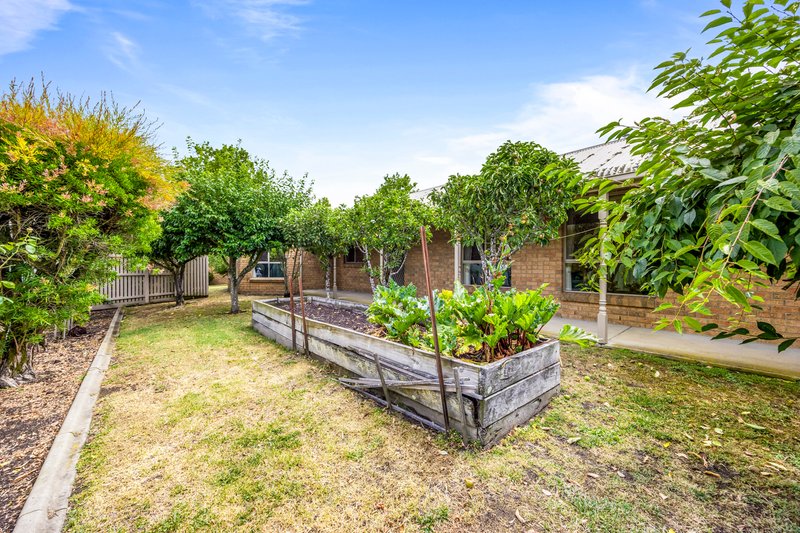 Photo - 24 Stirling Drive, Lake Gardens VIC 3355 - Image 16