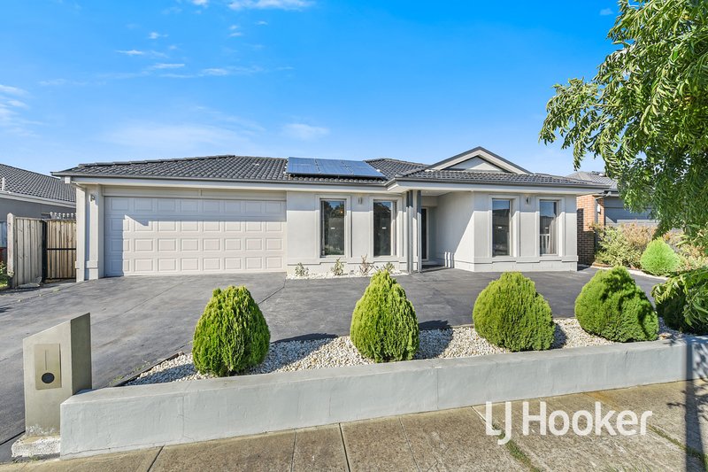 24 Stoneleigh Road, Cranbourne North VIC 3977