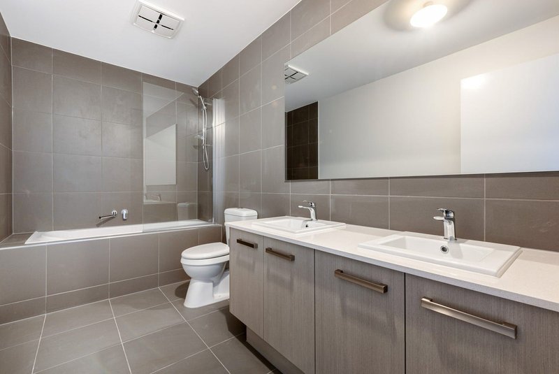 Photo - 24 Stonewood Circuit, Hadfield VIC 3046 - Image 6