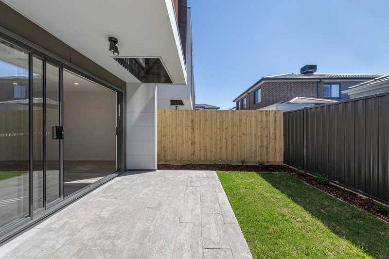 Photo - 24 Stonewood Circuit, Hadfield VIC 3046 - Image 7