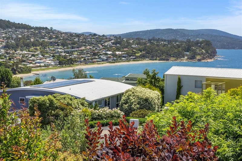 Photo - 24 Suncoast Drive, Blackmans Bay TAS 7052 - Image 2