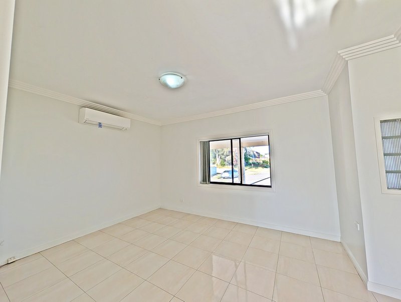 Photo - 24 Sutherland Street, Canley Heights NSW 2166 - Image 5