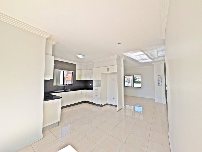 Photo - 24 Sutherland Street, Canley Heights NSW 2166 - Image 6