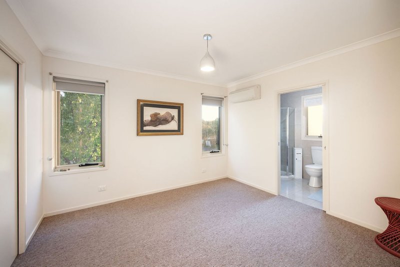 Photo - 24 Swan Street, Wodonga VIC 3690 - Image 10