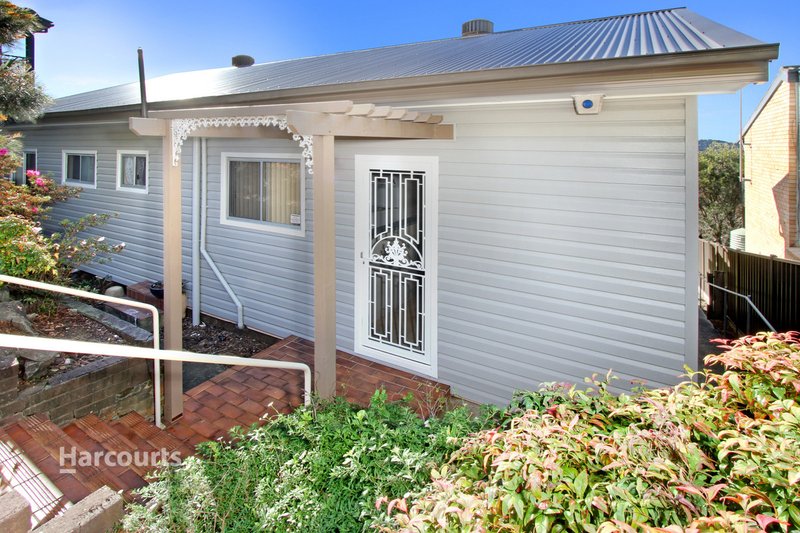 Photo - 24 Tait Avenue, Kanahooka NSW 2530 - Image 2