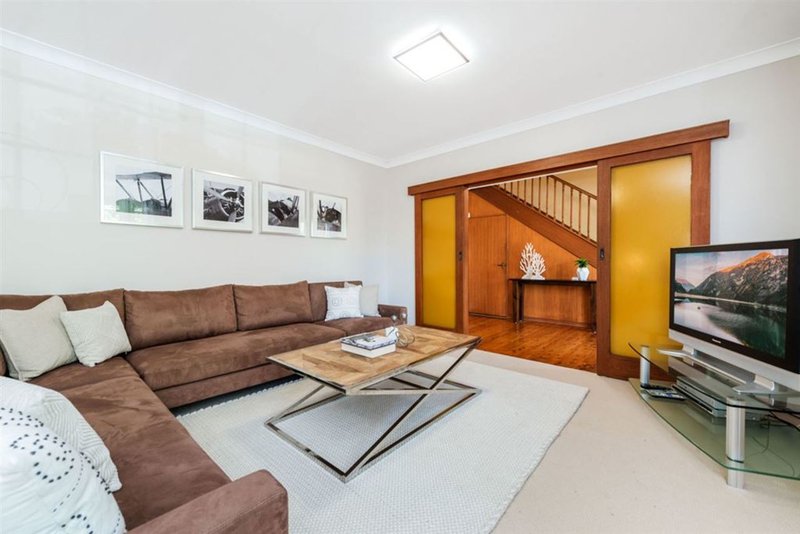 Photo - 24 Tallwood Drive, North Rocks NSW 2151 - Image 2