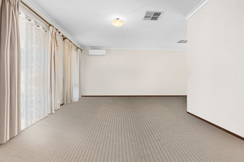 Photo - 24 Tangney Crescent, Kardinya WA 6163 - Image 7