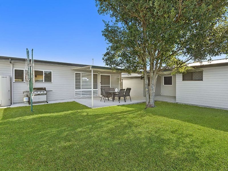 Photo - 24 Tasman Avenue, Killarney Vale NSW 2261 - Image 2