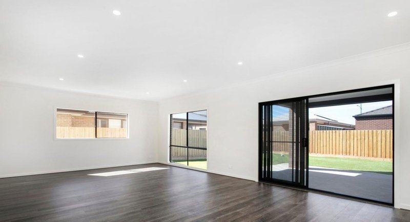 Photo - 24 Tedcastle Drive, Aintree VIC 3336 - Image 7