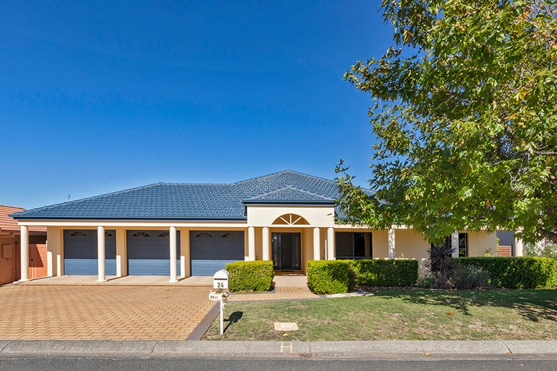 Photo - 24 The Grange, Tamworth NSW 2340 - Image 2