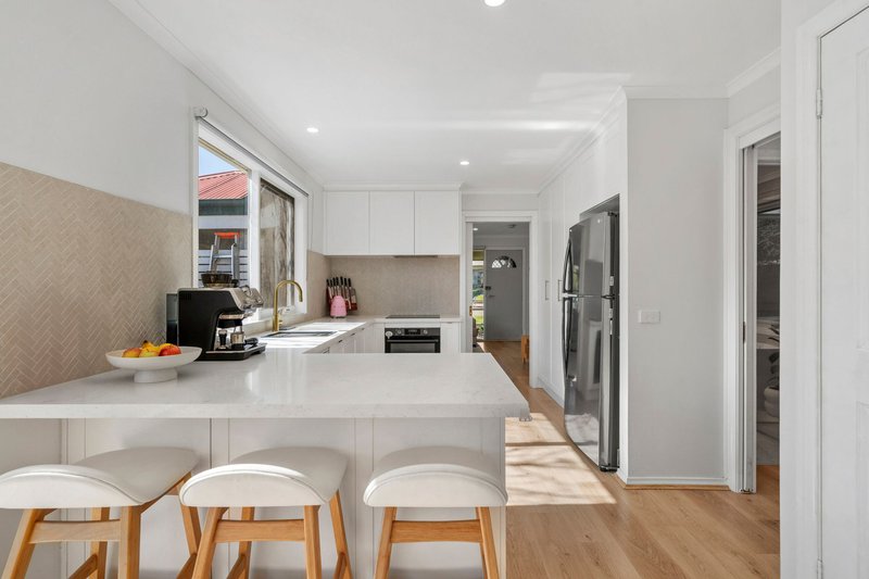 Photo - 24 Theodore Terrace, Berwick VIC 3806 - Image 4