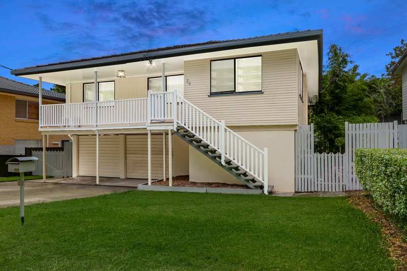 Photo - 24 Tombondan Crescent, Ferny Hills QLD 4055 - Image 11