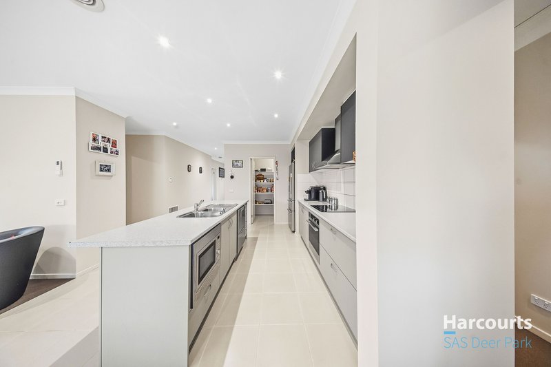 Photo - 24 Tonbridge Circle, Derrimut VIC 3026 - Image 4