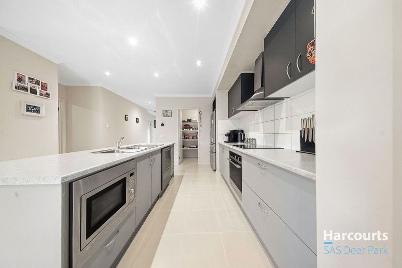 Photo - 24 Tonbridge Circle, Derrimut VIC 3026 - Image 5