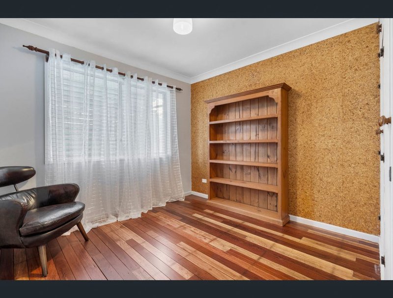 Photo - 24 Tonlegee Street, Ferny Grove QLD 4055 - Image 5