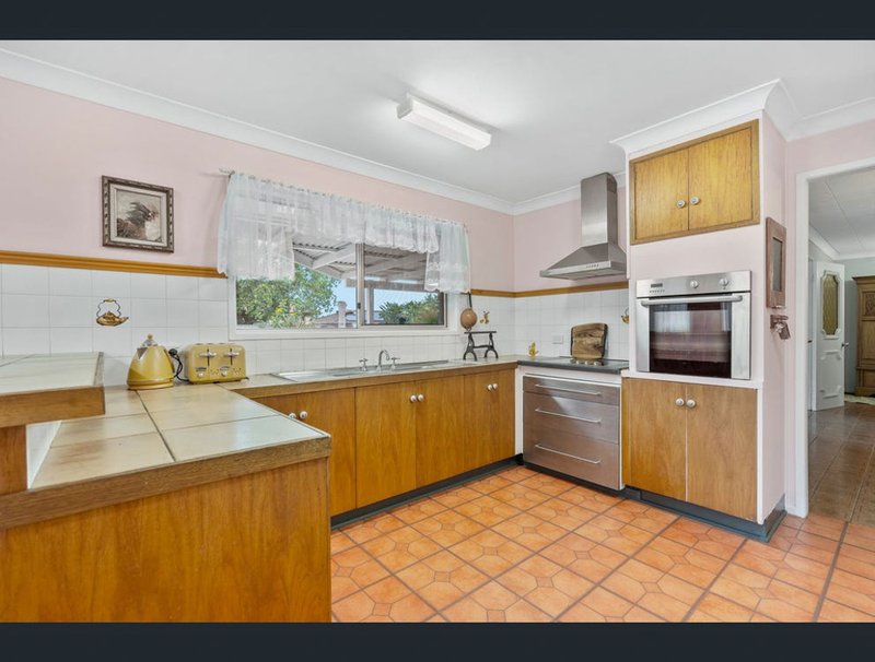 Photo - 24 Tonlegee Street, Ferny Grove QLD 4055 - Image 8
