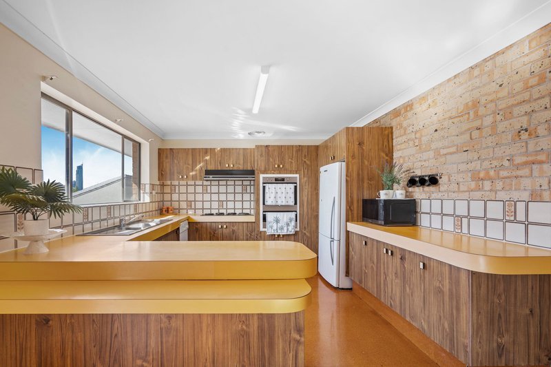 Photo - 24 Tosti Street, Sorrento QLD 4217 - Image 5