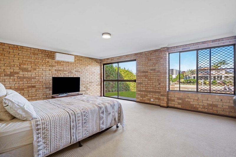 Photo - 24 Tosti Street, Sorrento QLD 4217 - Image 11