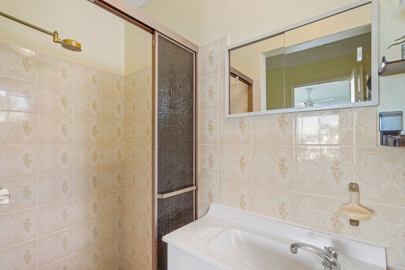 Photo - 24 Tosti Street, Sorrento QLD 4217 - Image 13