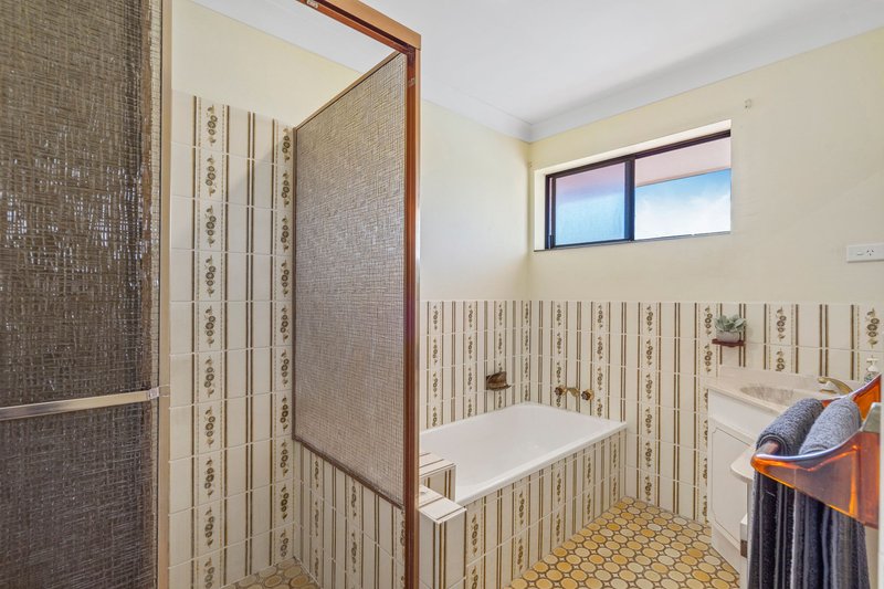Photo - 24 Tosti Street, Sorrento QLD 4217 - Image 16