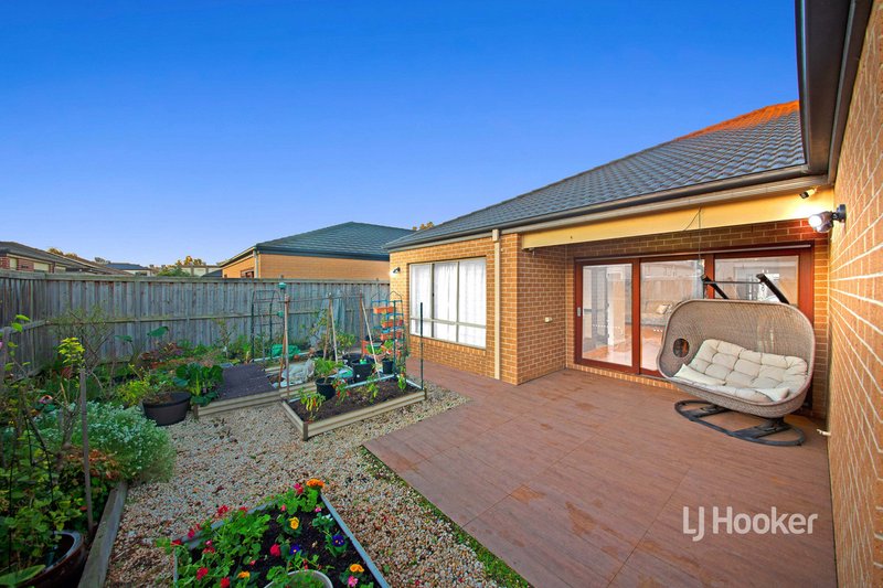 Photo - 24 Trimotor Road, Point Cook VIC 3030 - Image 16