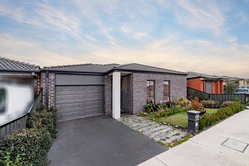 Photo - 24 Truscott Avenue, Roxburgh Park VIC 3064 - Image 2