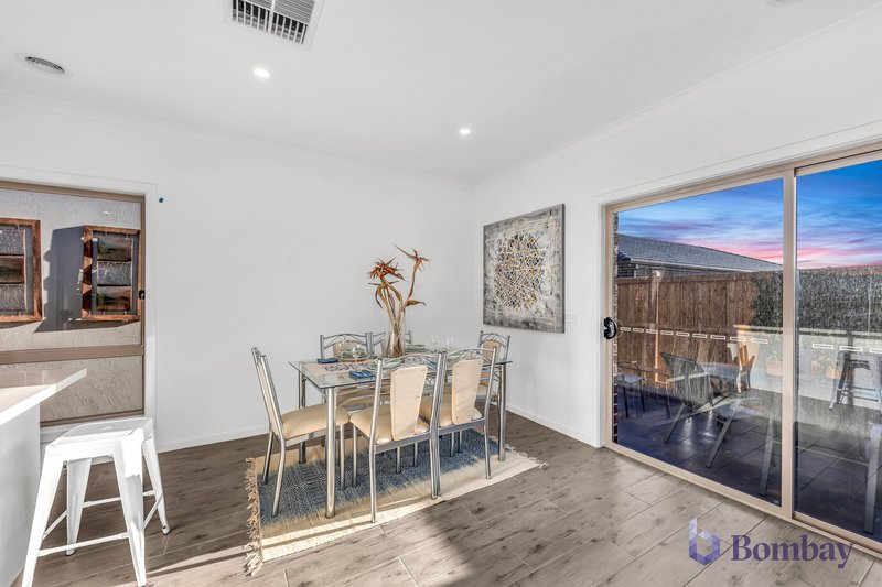 Photo - 24 Turmeric Avenue, Mickleham VIC 3064 - Image 5