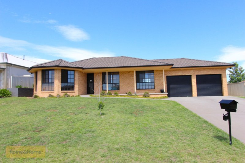 24 Ussher Cres , Windradyne NSW 2795