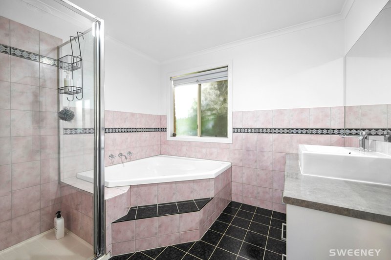 Photo - 24 Valente Street, Altona Meadows VIC 3028 - Image 10