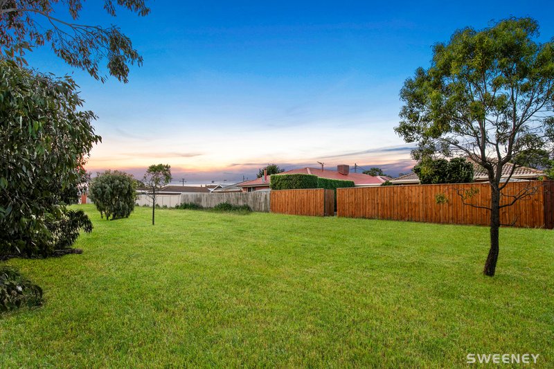 Photo - 24 Valente Street, Altona Meadows VIC 3028 - Image 15