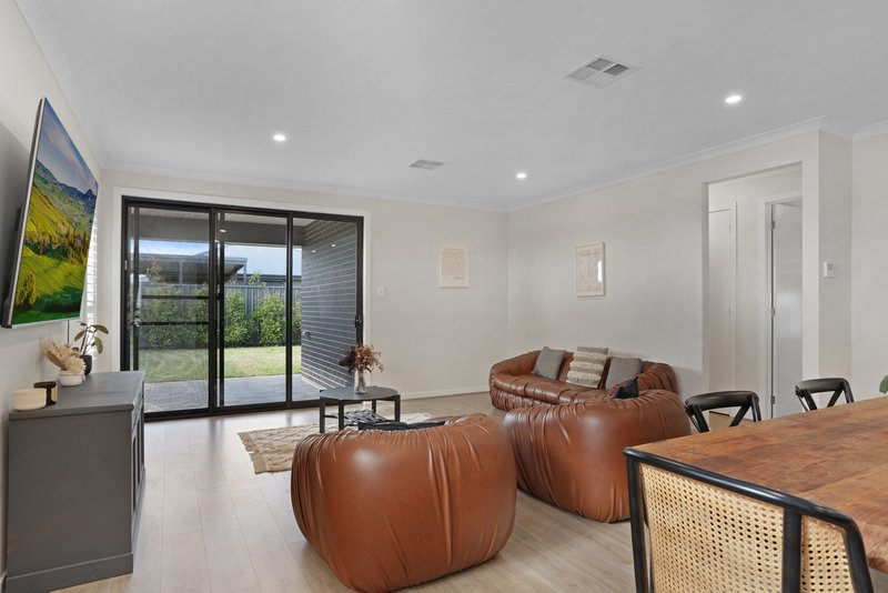 Photo - 24 Verdello Drive, Angle Vale SA 5117 - Image 9