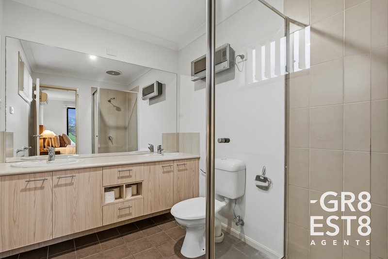Photo - 24 Von Nida Drive, Cranbourne North VIC 3977 - Image 5