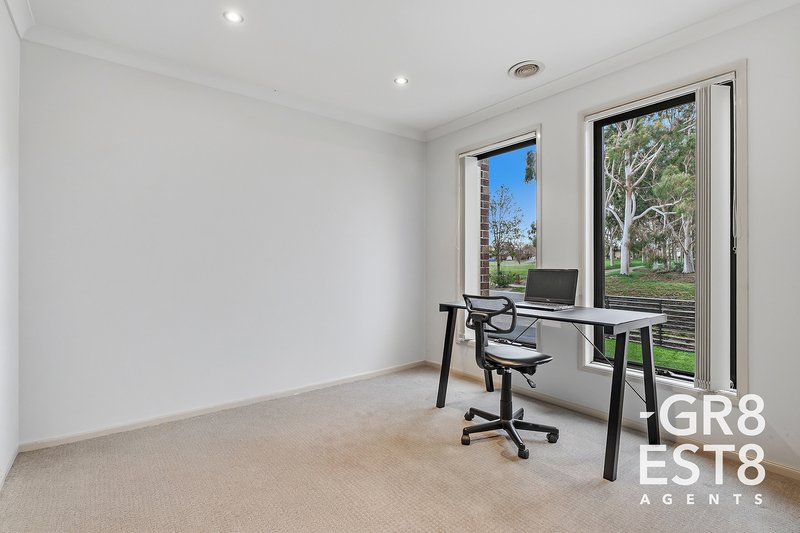 Photo - 24 Von Nida Drive, Cranbourne North VIC 3977 - Image 6