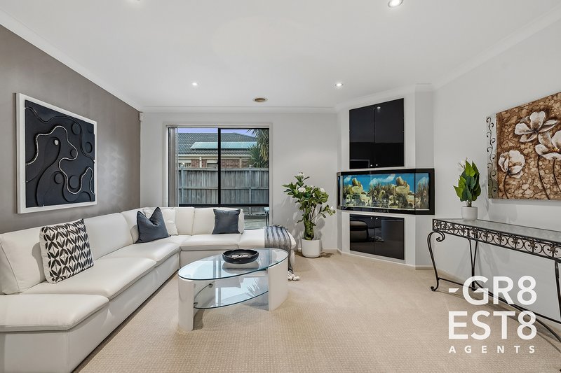 Photo - 24 Von Nida Drive, Cranbourne North VIC 3977 - Image 7
