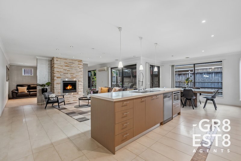Photo - 24 Von Nida Drive, Cranbourne North VIC 3977 - Image 9