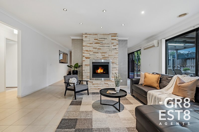 Photo - 24 Von Nida Drive, Cranbourne North VIC 3977 - Image 10