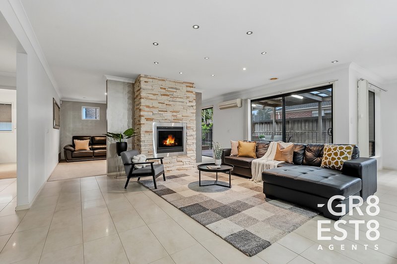 Photo - 24 Von Nida Drive, Cranbourne North VIC 3977 - Image 11