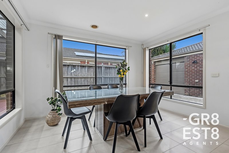 Photo - 24 Von Nida Drive, Cranbourne North VIC 3977 - Image 13