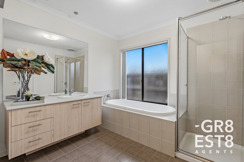 Photo - 24 Von Nida Drive, Cranbourne North VIC 3977 - Image 15