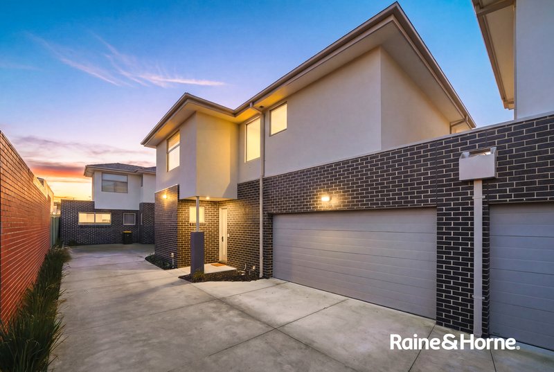 Photo - 2/4 Wales Street, Springvale VIC 3171 - Image 1
