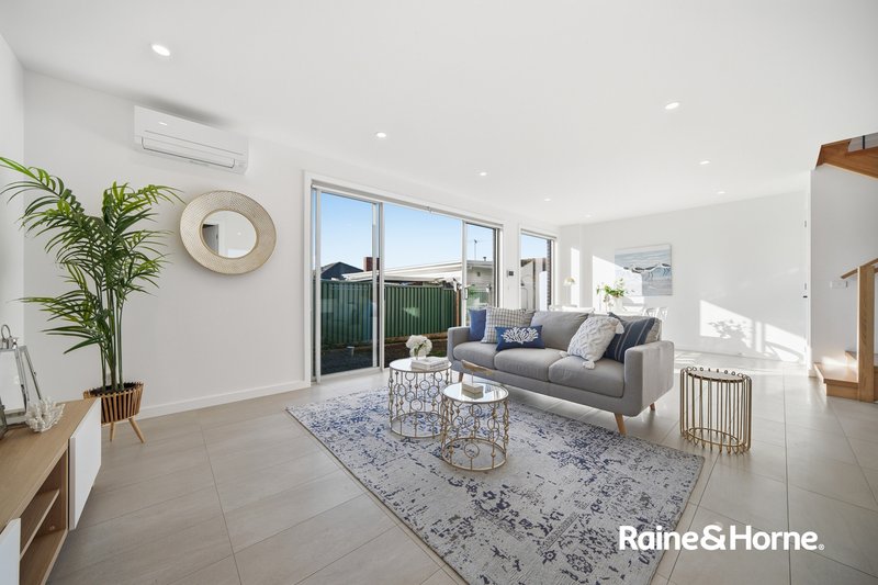 Photo - 2/4 Wales Street, Springvale VIC 3171 - Image 2