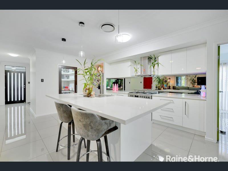 Photo - 24 Wallis Circuit, North Lakes QLD 4509 - Image 2