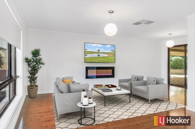 Photo - 24 Walters Crescent, Aberfoyle Park SA 5159 - Image 2