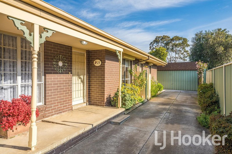 Photo - 24 Warrenwood Avenue, Hoppers Crossing VIC 3029 - Image 3