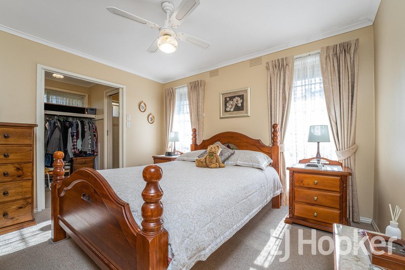 Photo - 24 Warrenwood Avenue, Hoppers Crossing VIC 3029 - Image 8