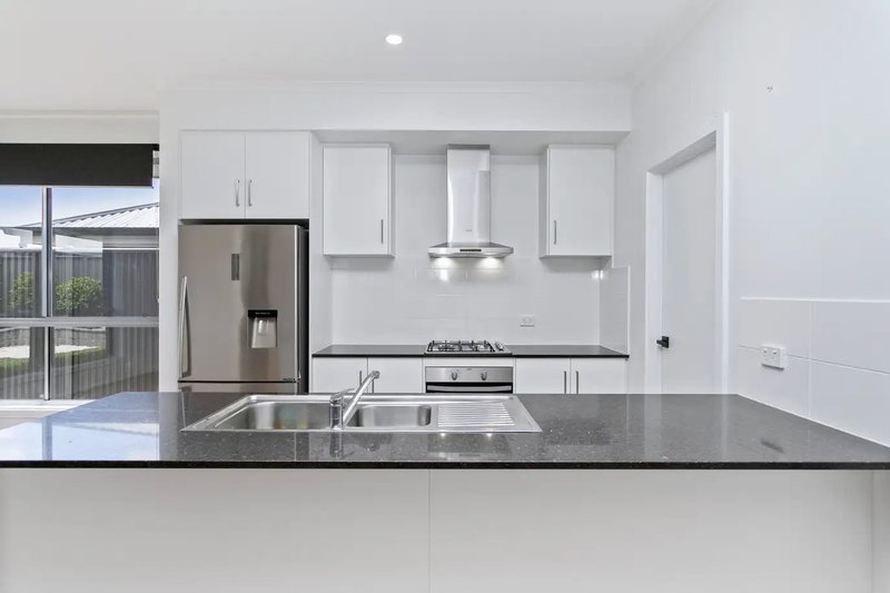 Photo - 24 Watson Way, Mount Barker SA 5251 - Image 2