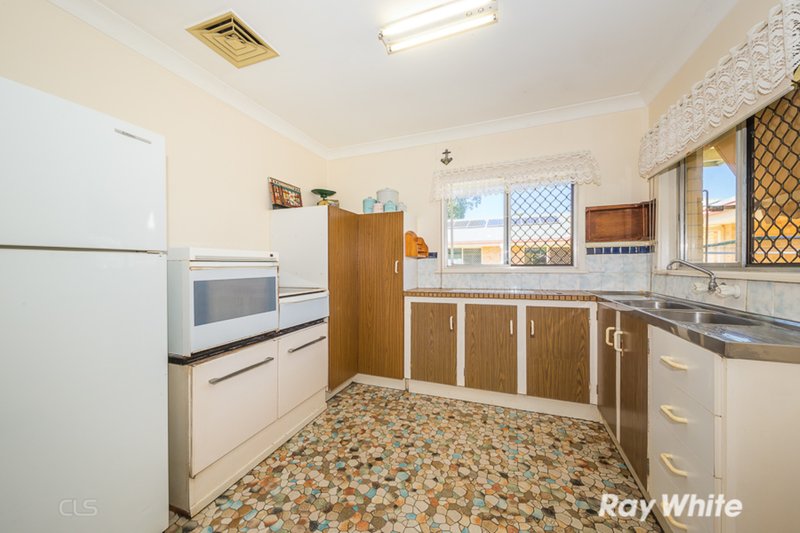 Photo - 24 Wattle Avenue, Bongaree QLD 4507 - Image 5