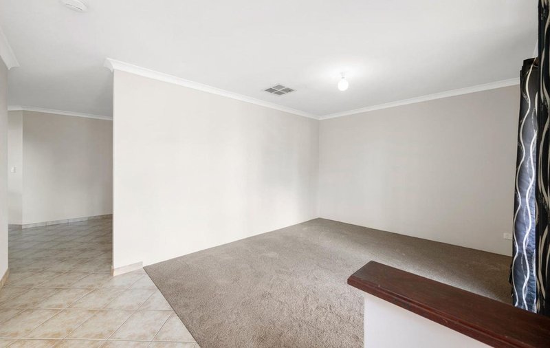 Photo - 24 Waxflower Bend, Huntingdale WA 6110 - Image 4