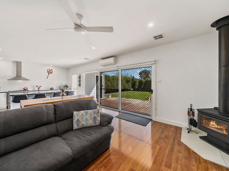 Photo - 24 Wedge Street, Benalla VIC 3672 - Image 3